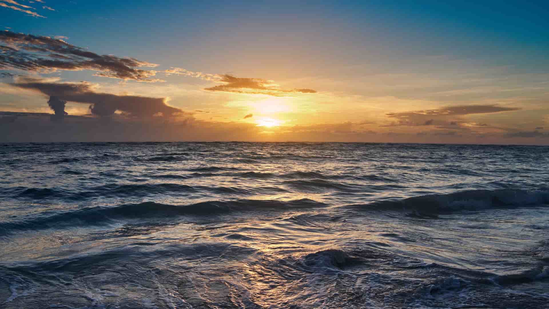 Horizon of the Atlantic Ocean at sunset.