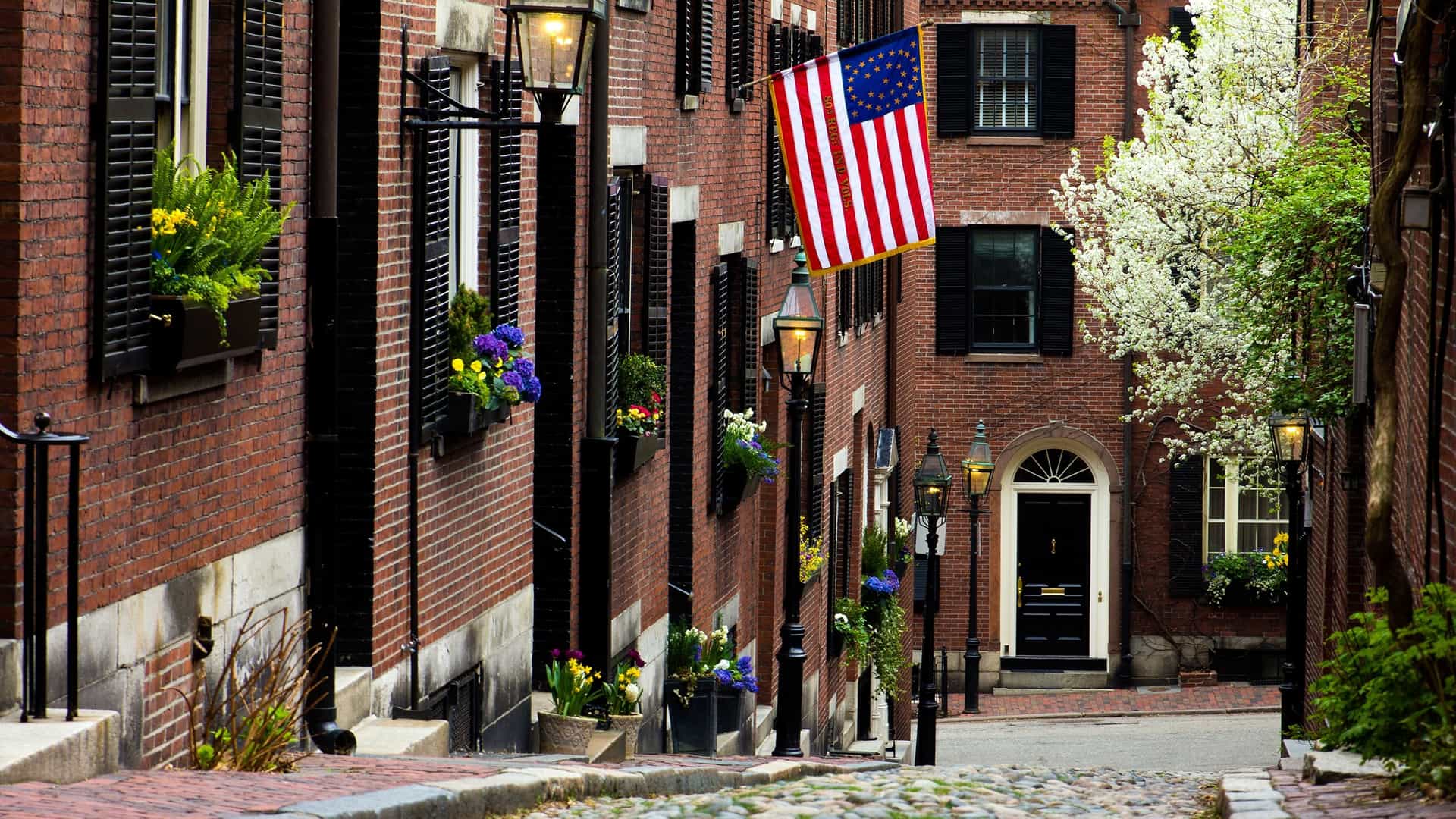 Historic Acorn Street in Boston.