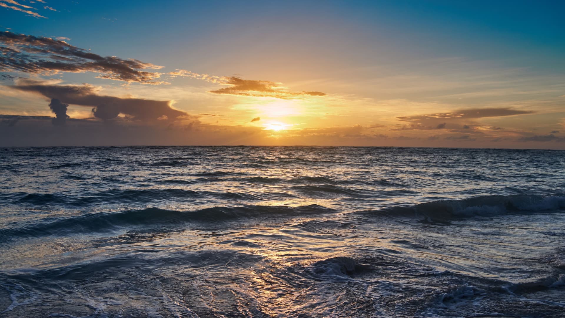 Horizon of the Atlantic Ocean at sunset.