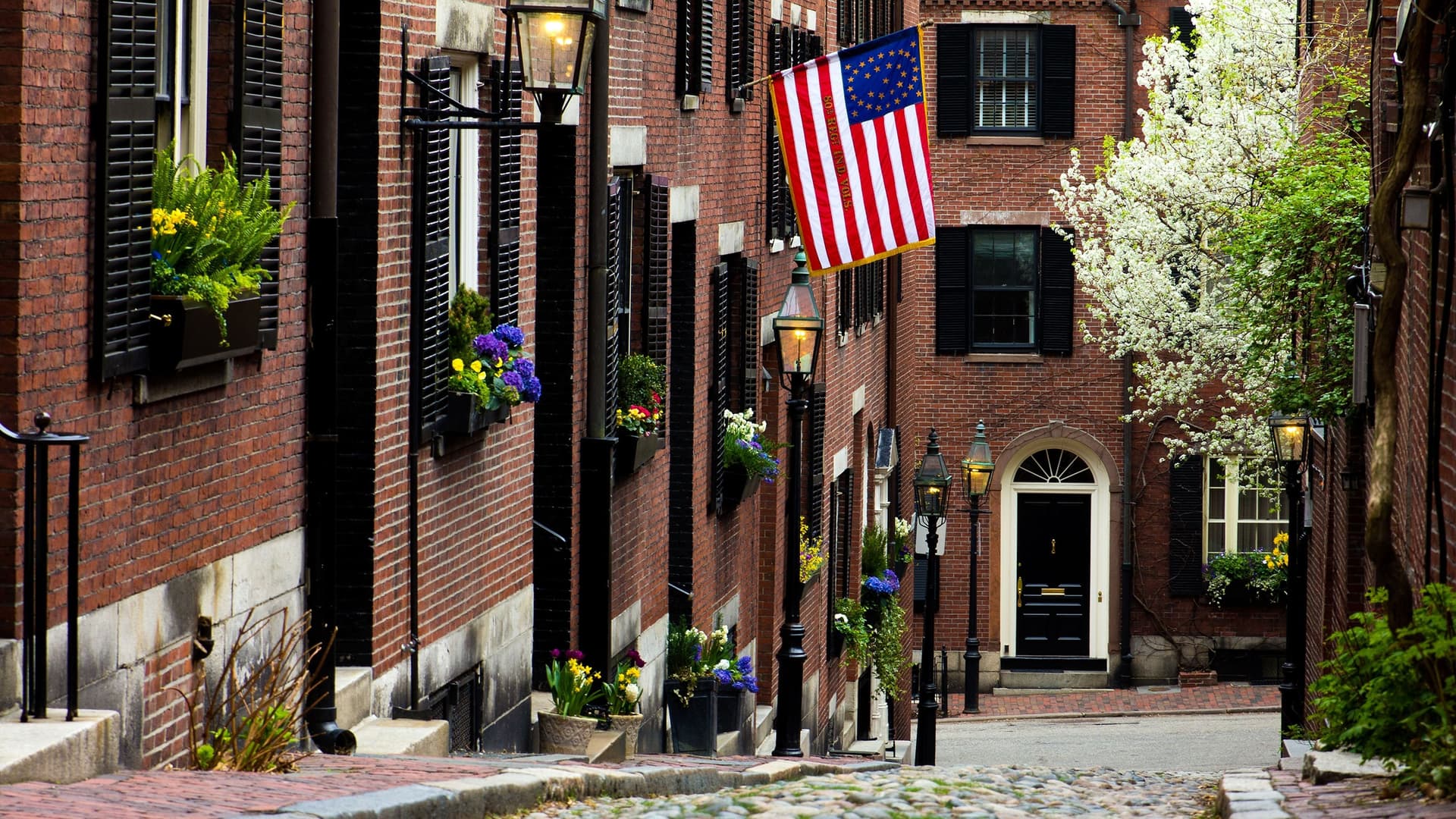 Historic Acorn Street in Boston.