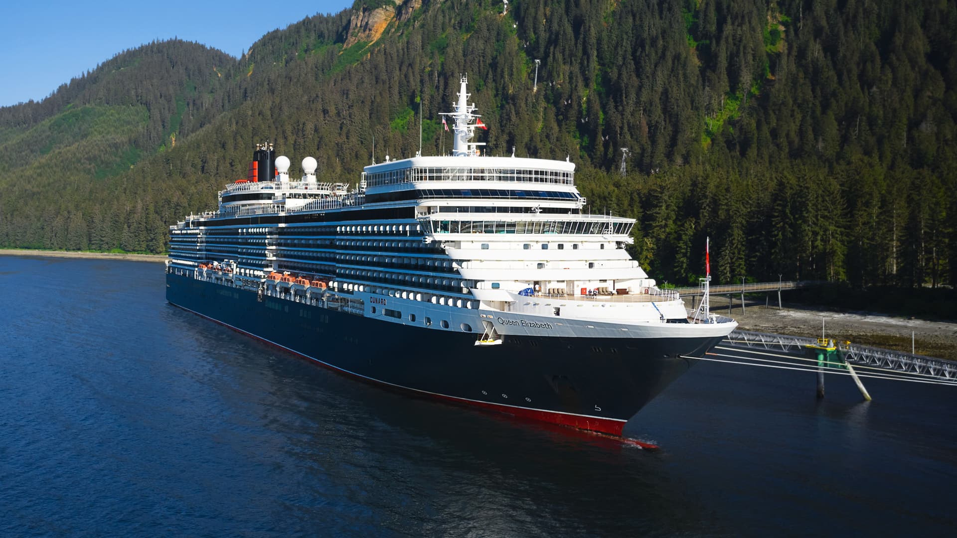 Cunard Queen Elizabeth cruise ship exterior