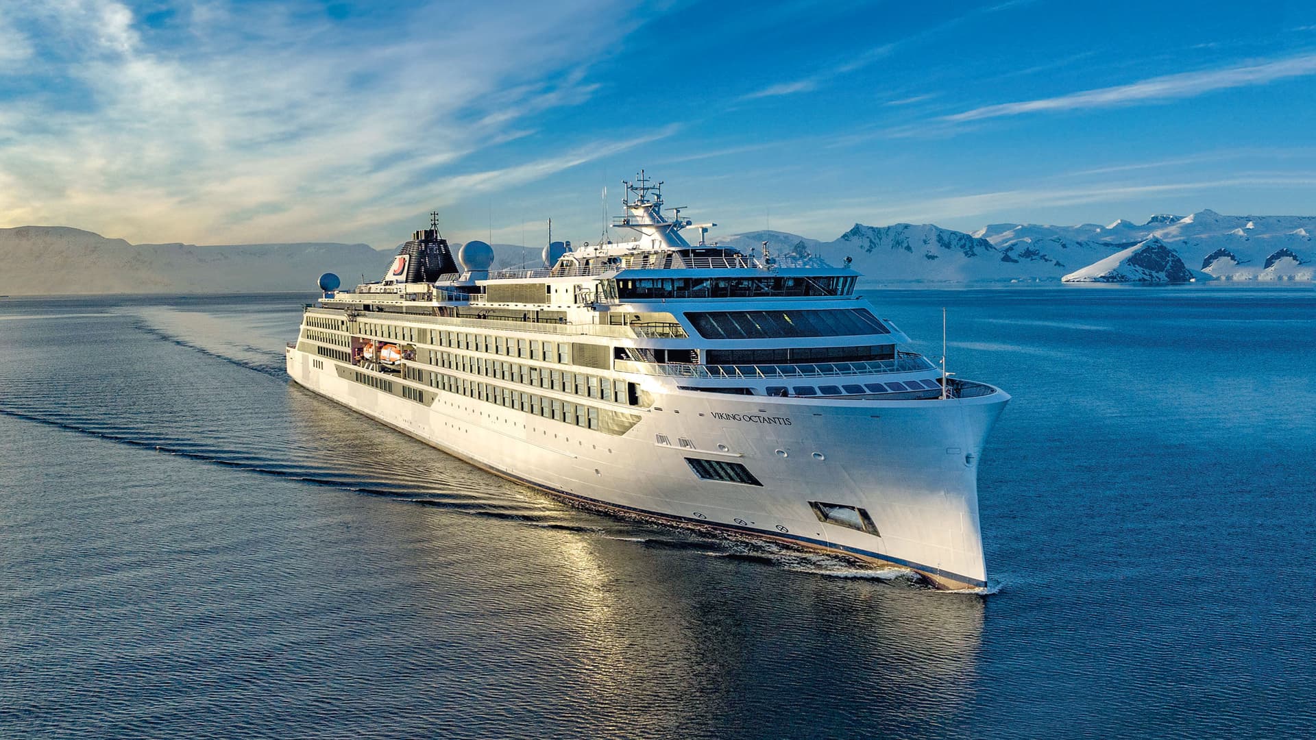 Viking Octantis at sea.