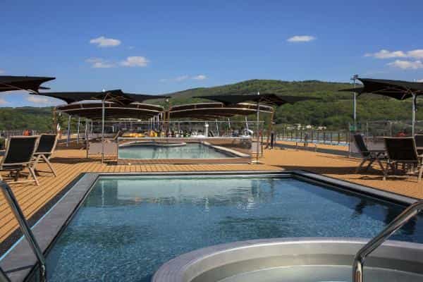 Swimming Pool Sky Bar